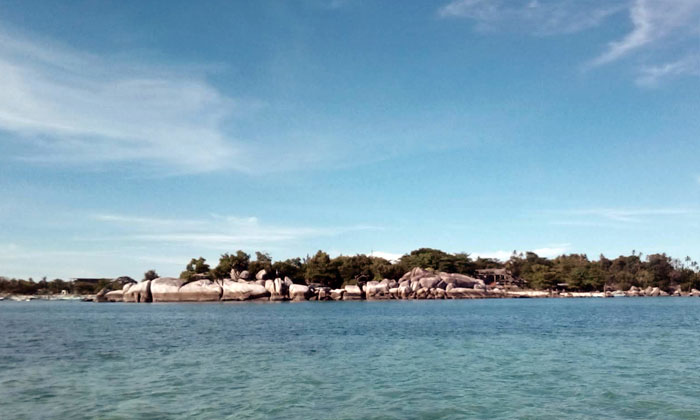 belitung surga tersembunyi dengan pantai berbatu granit